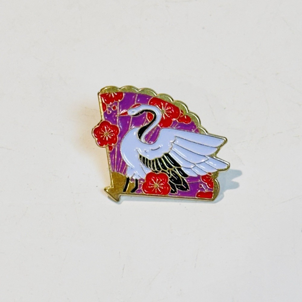Vintage Oriental‎ Enamel Pinback Lapel Button Pin Fan Crane Gold Tone